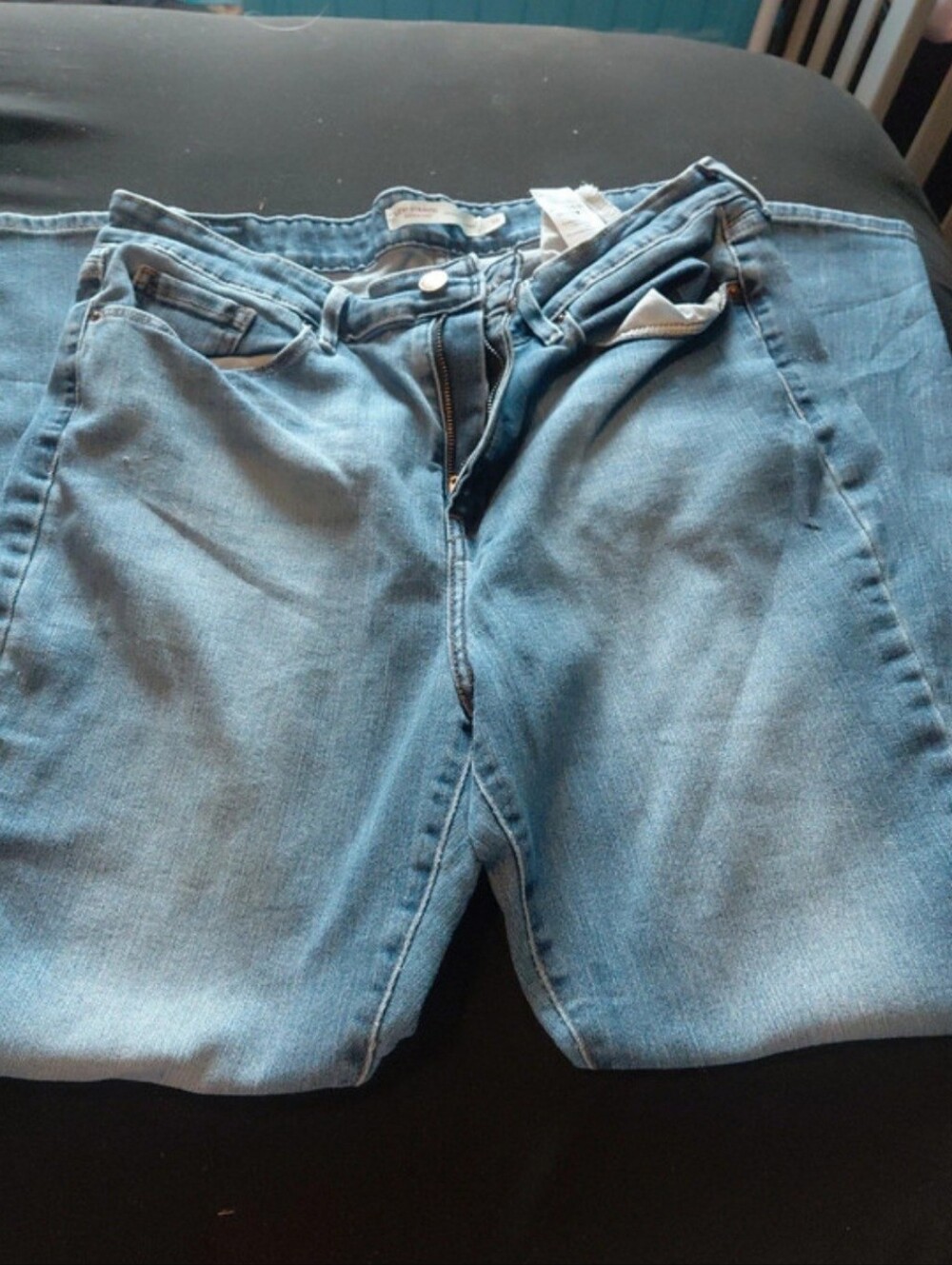 Classic Light Blue Women's Jeans - Comfortable Everyday Fit
